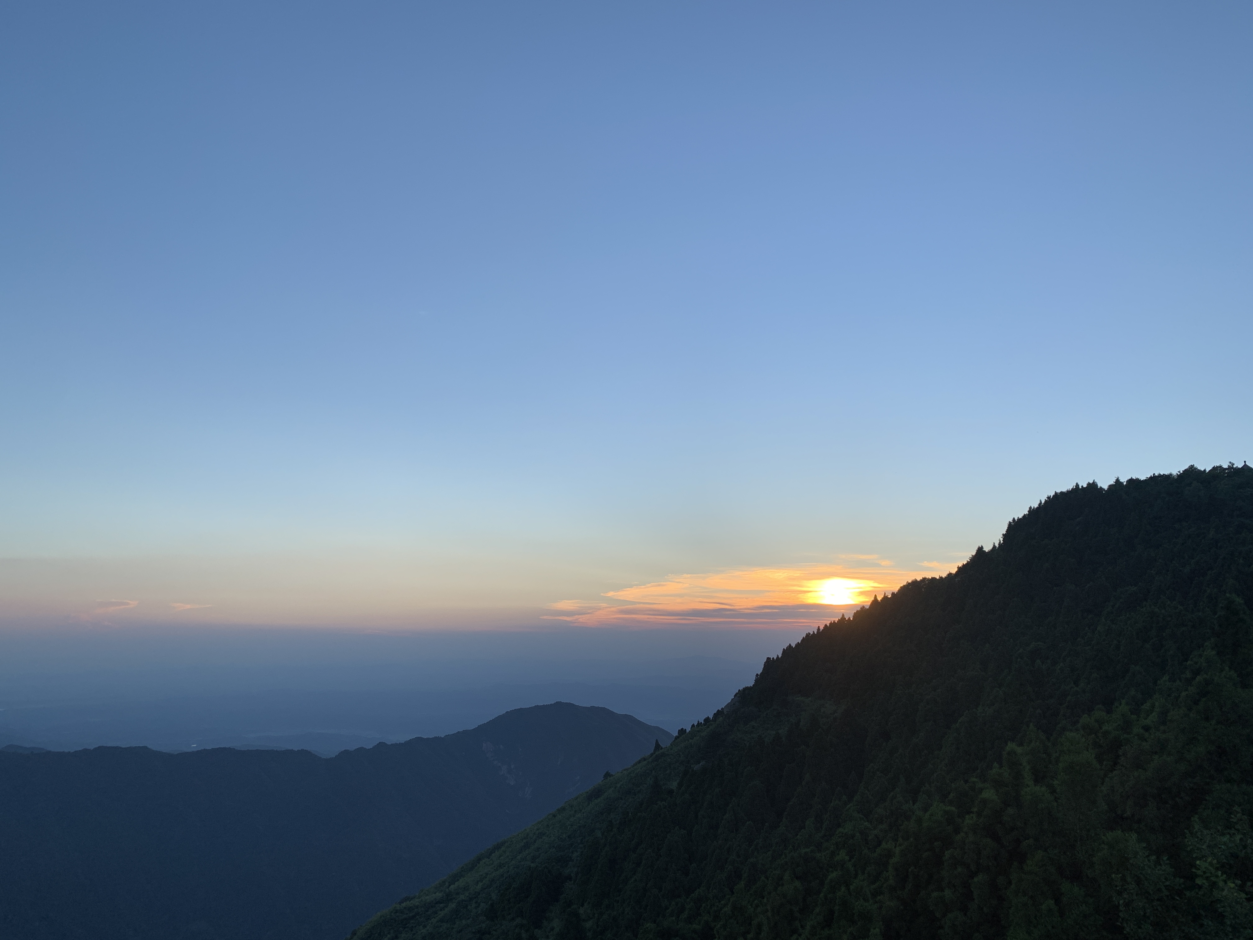 南岳衡山暑期欣赏日出日落的最新旅游攻略来了，还不赶快收藏！