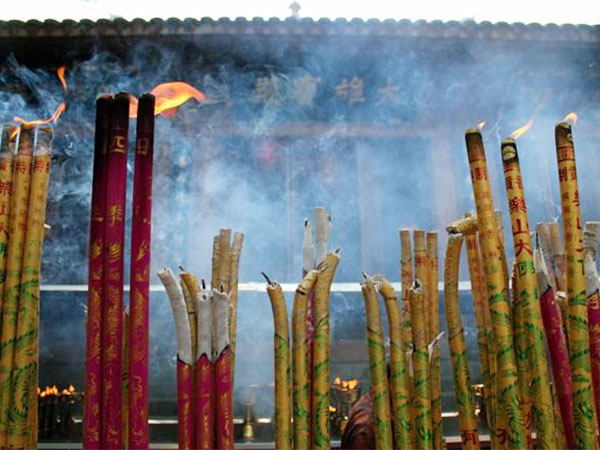 岳衡山烧香祈福